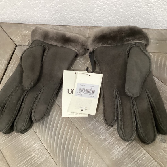 UGG Perforated Genuine Shearling Suede Gloves, size S - Picture 2 of 8
